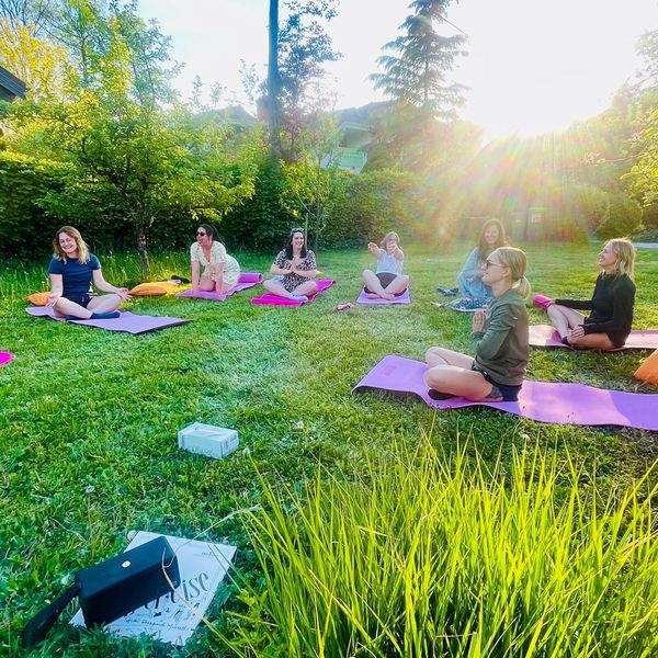 Try an experience of kundalini yoga 