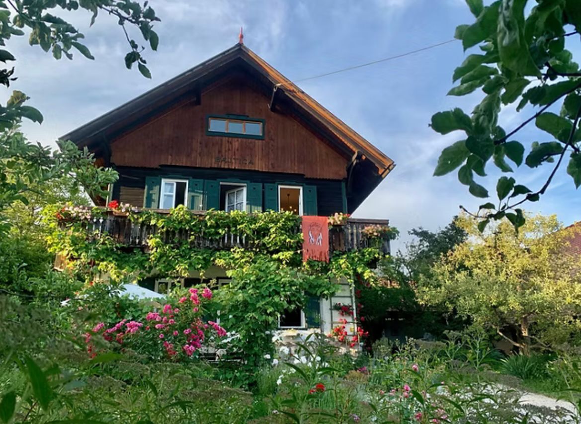 Bajtica Guesthouse - Historic Vienna-style chalet in Bled